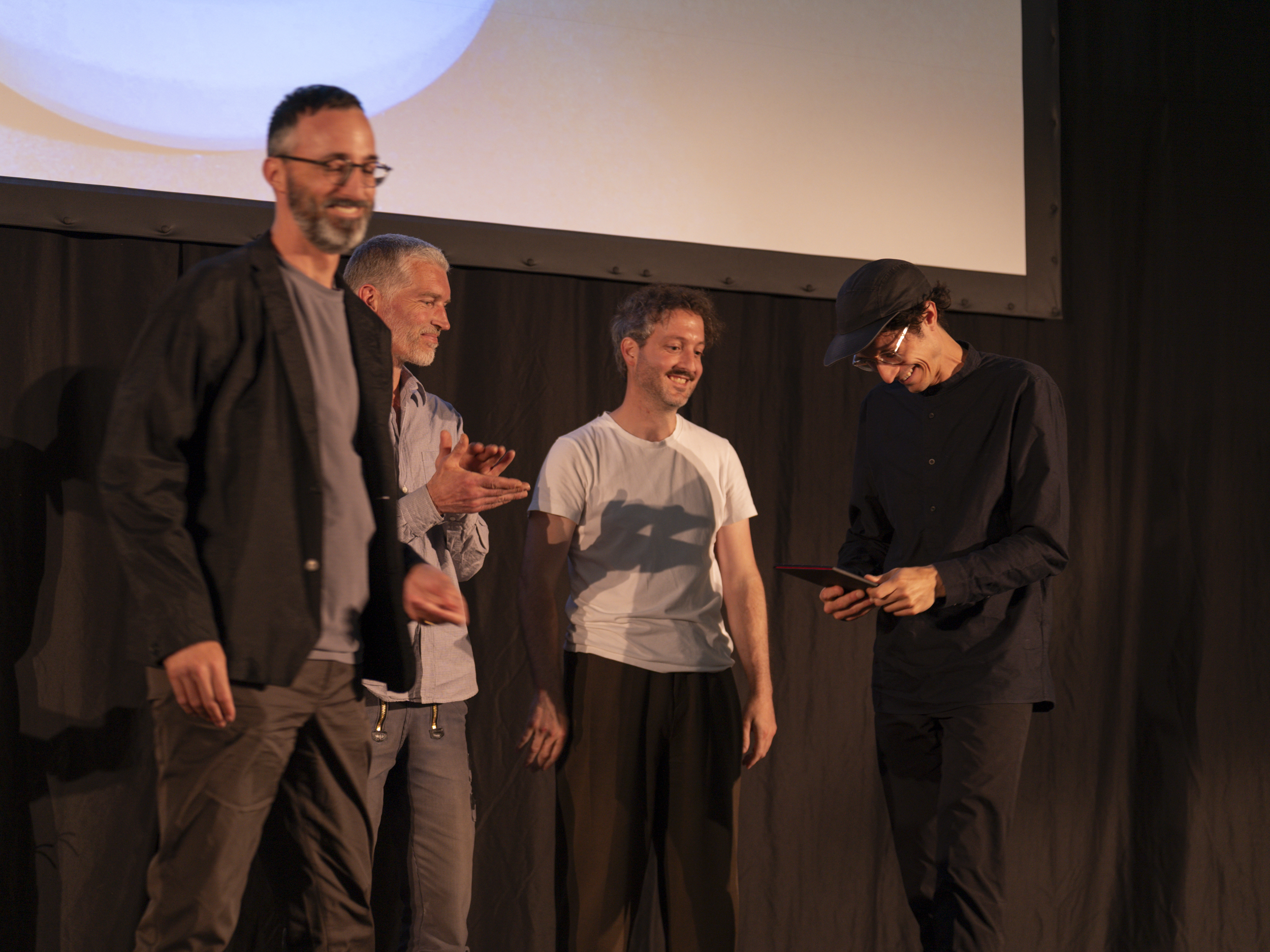Commission member David Glättli and the winners of the category product design (Borgmann Clopath, Dimitri Bähler)